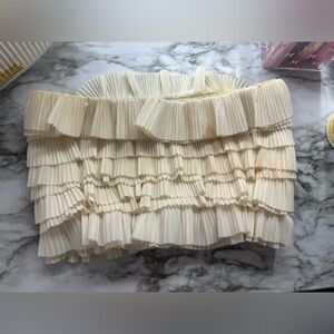 Ruffle Cream Crop Top

Two Stains
SMALL
MABLE